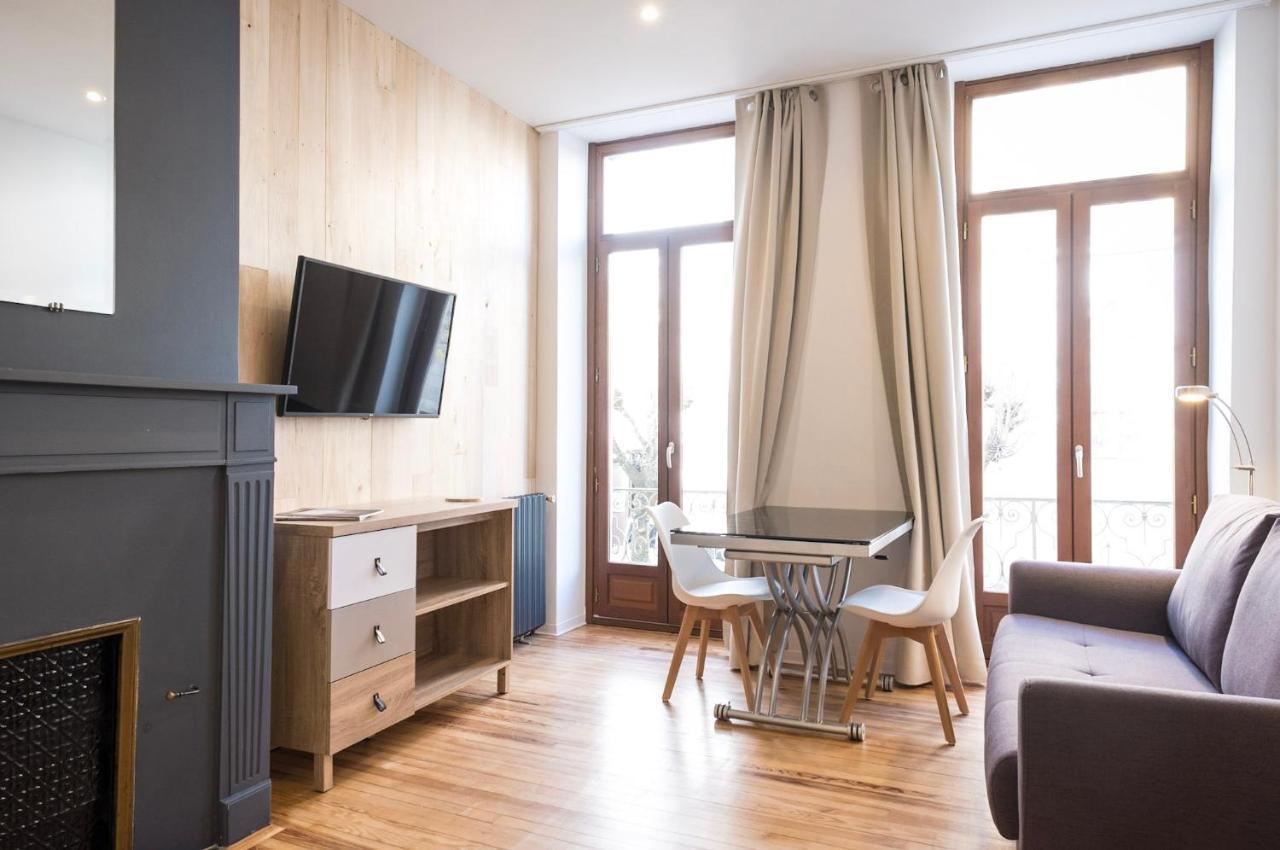 Studio Neuf, Charme De L'Ancien, Avec Balcon - 3 Etoiles, 4 Diamants Appartement Bagnères-de-Bigorre Buitenkant foto